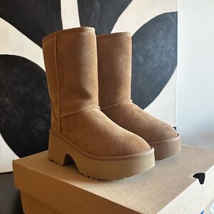 NWT NIB UGG Boots New Heights Platform Classic Short Chestnut Size 8